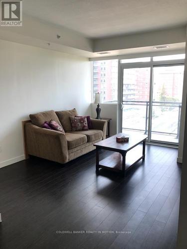 909 - 128 King Street N, Waterloo, ON - Indoor Photo Showing Living Room