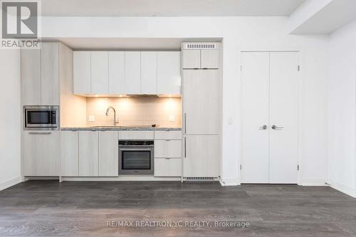 625 - 115 Blue Jays Way, Toronto (Waterfront Communities), ON - Indoor Photo Showing Kitchen