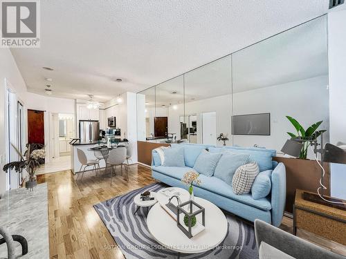 406 - 555 Yonge Street, Toronto, ON - Indoor Photo Showing Living Room