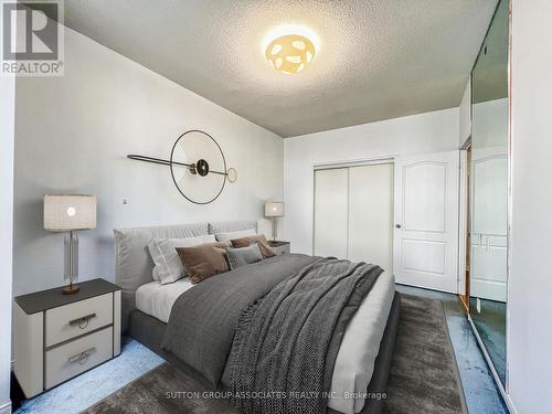 406 - 555 Yonge Street, Toronto, ON - Indoor Photo Showing Bedroom