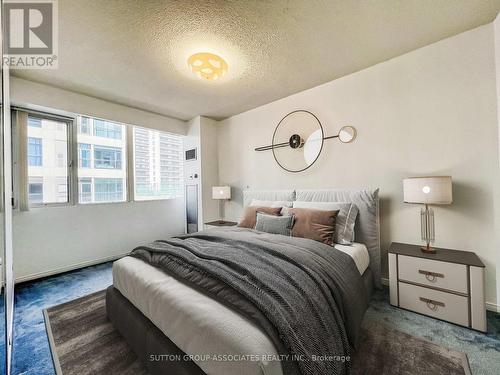 406 - 555 Yonge Street, Toronto, ON - Indoor Photo Showing Bedroom