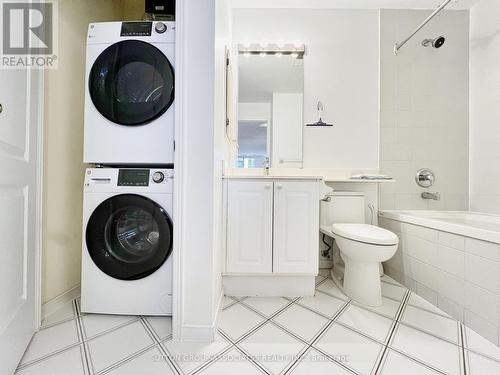 406 - 555 Yonge Street, Toronto, ON - Indoor Photo Showing Laundry Room