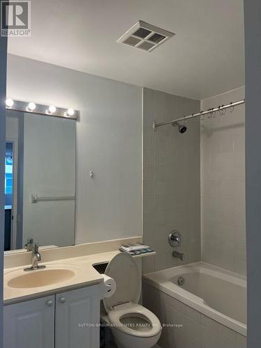 406 - 555 Yonge Street, Toronto (Church-Yonge Corridor), ON - Indoor Photo Showing Bathroom