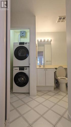 406 - 555 Yonge Street, Toronto (Church-Yonge Corridor), ON - Indoor Photo Showing Laundry Room