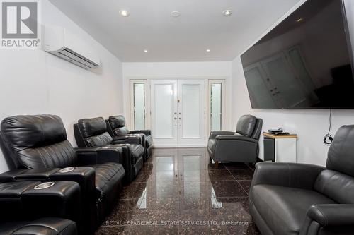 53 Findhorn Crescent, Vaughan (Maple), ON - Indoor Photo Showing Living Room