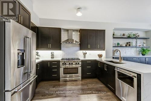 3 Farooq Boulevard, Vaughan (Vellore Village), ON - Indoor Photo Showing Kitchen With Upgraded Kitchen