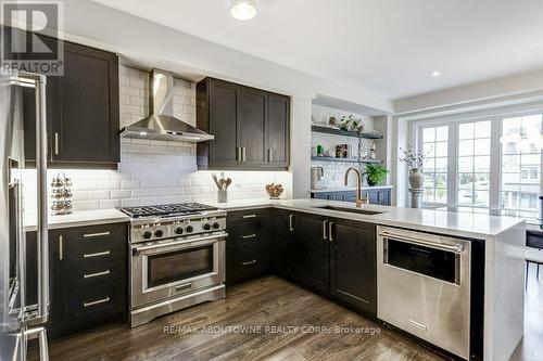 3 Farooq Boulevard, Vaughan, ON - Indoor Photo Showing Kitchen With Upgraded Kitchen