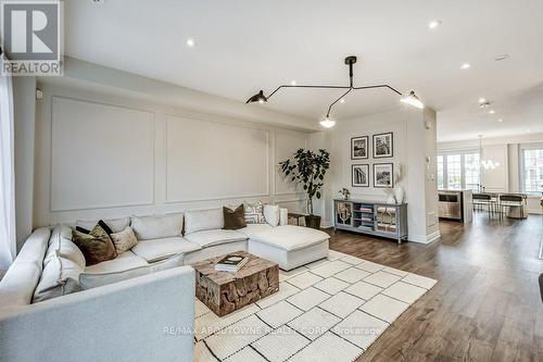 3 Farooq Boulevard, Vaughan, ON - Indoor Photo Showing Living Room