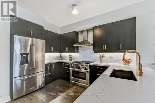 3 Farooq Boulevard, Vaughan (Vellore Village), ON - Indoor Photo Showing Kitchen With Upgraded Kitchen