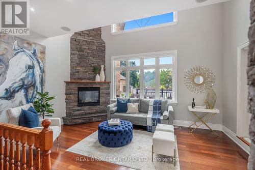 294 Sunset Beach Road, Richmond Hill (Oak Ridges Lake Wilcox), ON - Indoor Photo Showing Living Room With Fireplace