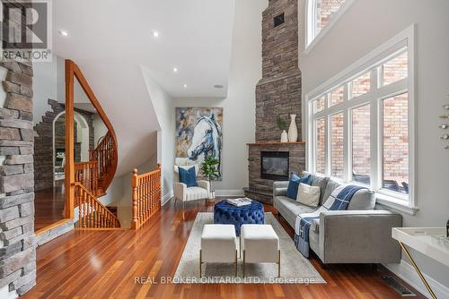 294 Sunset Beach Road, Richmond Hill (Oak Ridges Lake Wilcox), ON - Indoor Photo Showing Living Room With Fireplace