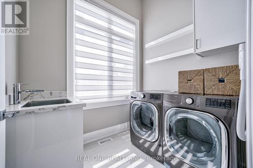 170 Ward Avenue, East Gwillimbury (Sharon), ON - Indoor Photo Showing Laundry Room