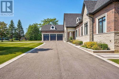 170 Ward Avenue, East Gwillimbury (Sharon), ON - Outdoor With Facade