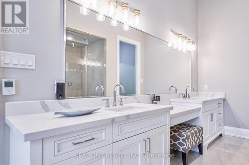 170 Ward Avenue, East Gwillimbury (Sharon), ON - Indoor Photo Showing Bathroom