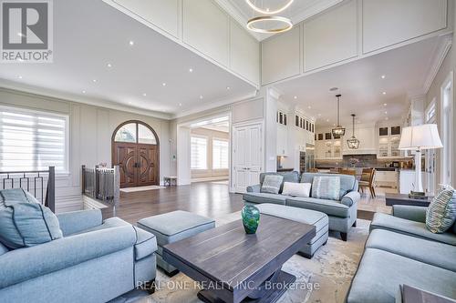 170 Ward Avenue, East Gwillimbury (Sharon), ON - Indoor Photo Showing Living Room