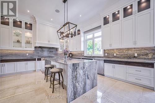 170 Ward Avenue, East Gwillimbury (Sharon), ON - Indoor Photo Showing Kitchen With Upgraded Kitchen