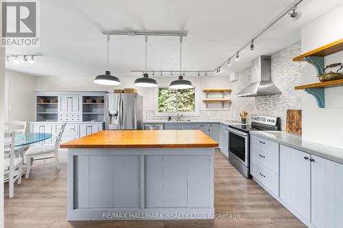 2422 Snow Valley Road, Springwater (Snow Valley), ON - Indoor Photo Showing Kitchen With Upgraded Kitchen