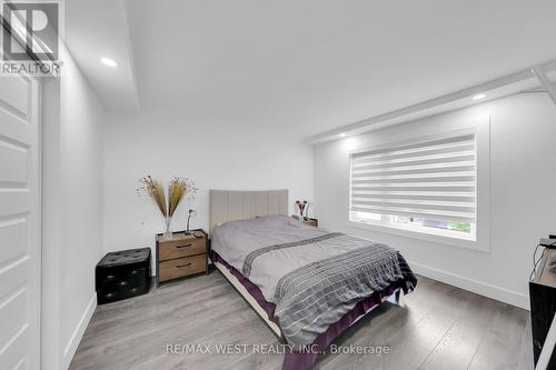 759 Essa Road, Barrie (Holly), ON - Indoor Photo Showing Bedroom