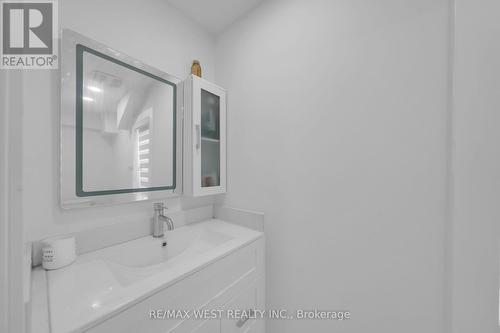 759 Essa Road, Barrie (Holly), ON - Indoor Photo Showing Bathroom