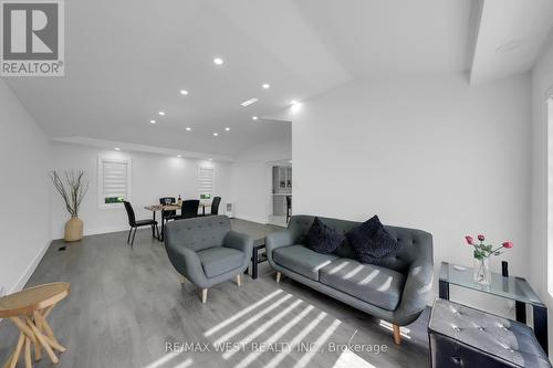 759 Essa Road, Barrie (Holly), ON - Indoor Photo Showing Living Room