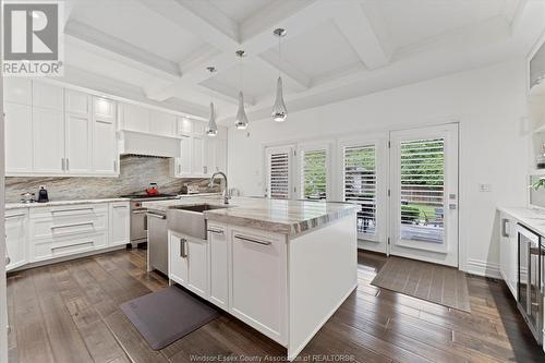 540 Kennedy Drive West, Windsor, ON - Indoor Photo Showing Kitchen With Upgraded Kitchen