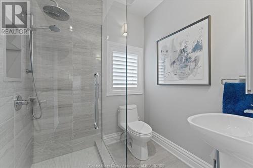 540 Kennedy Drive West, Windsor, ON - Indoor Photo Showing Bathroom