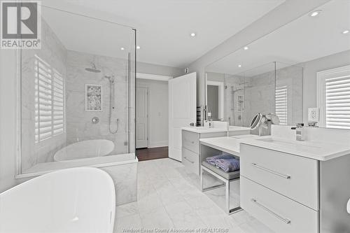 540 Kennedy Drive West, Windsor, ON - Indoor Photo Showing Bathroom