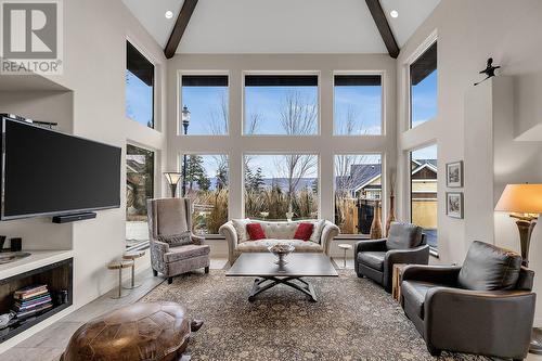 127 Skyland Drive, Kelowna, BC - Indoor Photo Showing Living Room With Fireplace