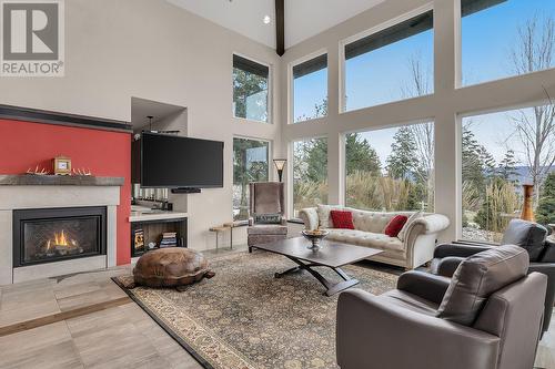 127 Skyland Drive, Kelowna, BC - Indoor Photo Showing Living Room With Fireplace