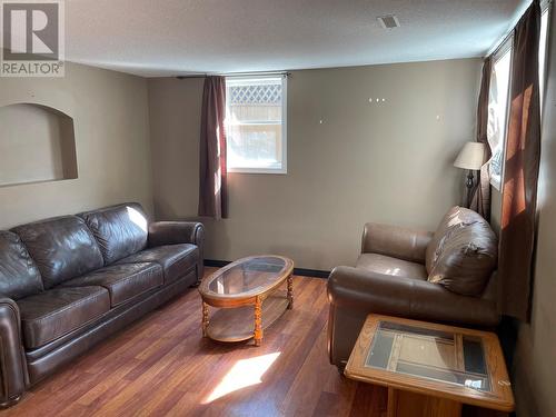 675 Christleton Avenue, Kelowna, BC - Indoor Photo Showing Living Room