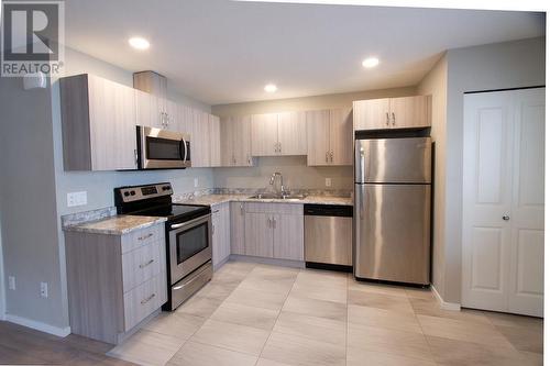 675 Christleton Avenue, Kelowna, BC - Indoor Photo Showing Kitchen With Double Sink