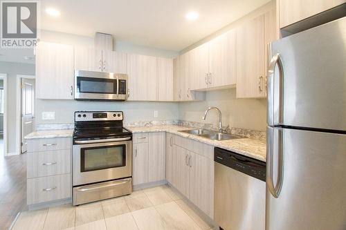 675 Christleton Avenue, Kelowna, BC - Indoor Photo Showing Kitchen With Double Sink With Upgraded Kitchen