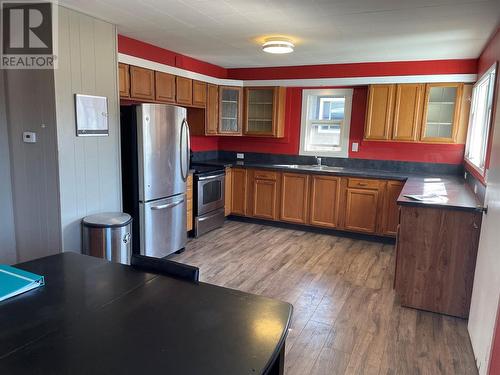 675 Christleton Avenue, Kelowna, BC - Indoor Photo Showing Kitchen