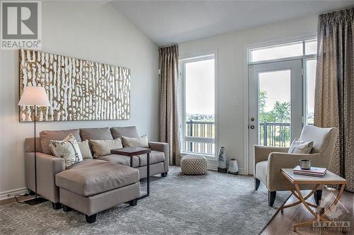 602 Brian Good Avenue, Ottawa, ON - Indoor Photo Showing Living Room