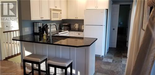 182 Emerald Drive, Southampton, ON - Indoor Photo Showing Kitchen