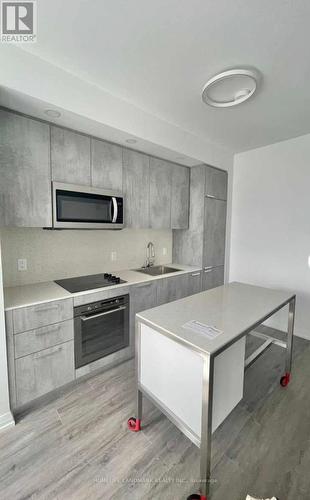 2106 - 75 Canterbury Place, Toronto, ON - Indoor Photo Showing Kitchen