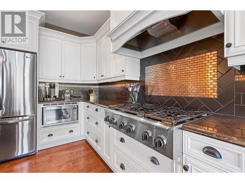 1014 Hewetson Avenue, Kelowna, BC - Indoor Photo Showing Kitchen