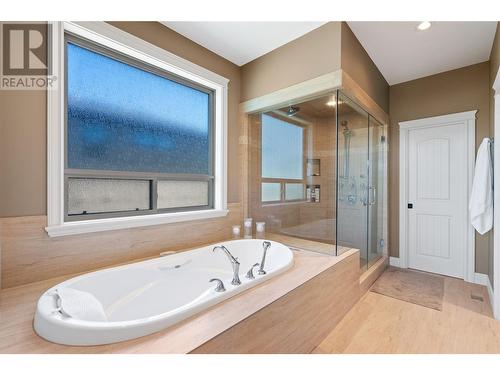 1014 Hewetson Avenue, Kelowna, BC - Indoor Photo Showing Bathroom