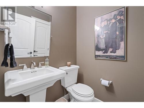 1014 Hewetson Avenue, Kelowna, BC - Indoor Photo Showing Bathroom