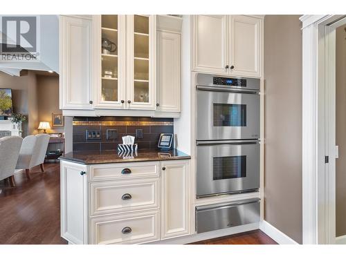 1014 Hewetson Avenue, Kelowna, BC - Indoor Photo Showing Kitchen