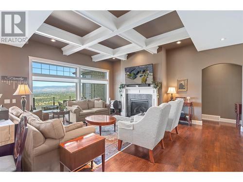 1014 Hewetson Avenue, Kelowna, BC - Indoor Photo Showing Living Room With Fireplace