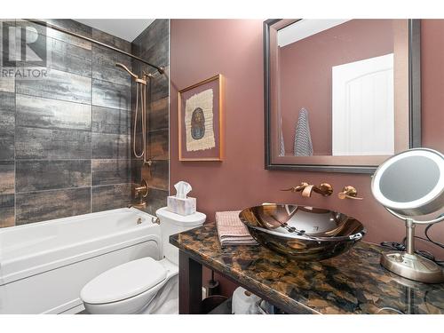 1014 Hewetson Avenue, Kelowna, BC - Indoor Photo Showing Bathroom