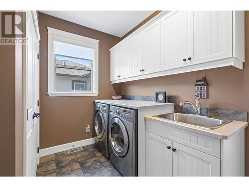 1014 Hewetson Avenue, Kelowna, BC - Indoor Photo Showing Laundry Room