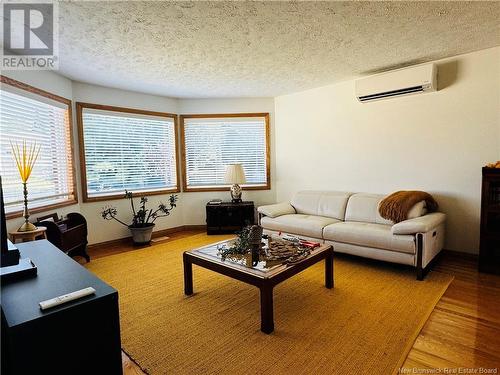 475 Carter, Bathurst, NB - Indoor Photo Showing Living Room