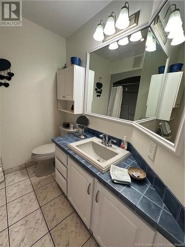 475 Carter, Bathurst, NB - Indoor Photo Showing Bathroom