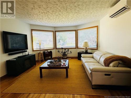 475 Carter, Bathurst, NB - Indoor Photo Showing Living Room