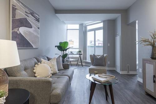 1276 Maple Crossing Boulevard|Unit #Ph3, Burlington, ON - Indoor Photo Showing Living Room