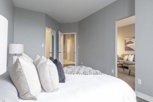 1276 Maple Crossing Boulevard|Unit #Ph3, Burlington, ON - Indoor Photo Showing Bedroom