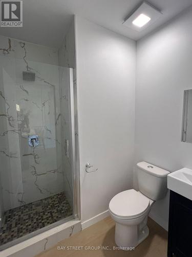 29 Keith Street, Hamilton (Industrial Sector), ON - Indoor Photo Showing Bathroom