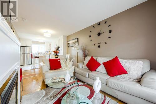 12 - 1735 Walnut Lane, Pickering (Town Centre), ON - Indoor Photo Showing Living Room